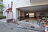駐車場：駐車場の出入口