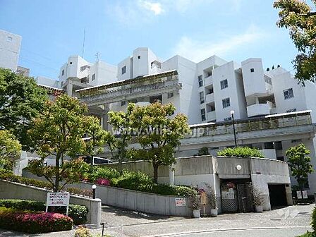 千里山ロイヤルマンション3番街E棟の外観（北側から）
