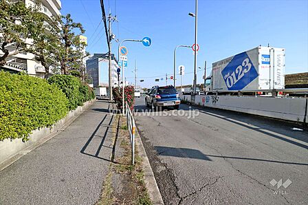 敷地南側の前面道路(淀川通)