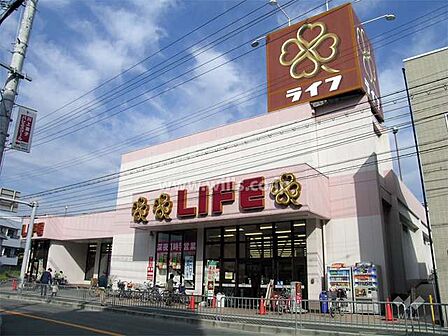 ライフ(豊津店)の外観