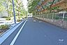 その他：敷地西側の前面道路（北側から）