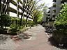 その他：Ｂ棟とＤ棟の間の通路。植栽がきれいです。