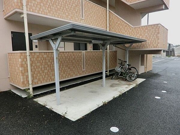 画像19:屋根付きの駐輪場です