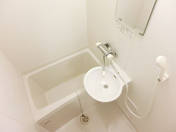 画像5:浴室乾燥付きのバスルームです