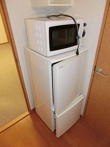 画像12:電子レンジや冷蔵庫もあり。