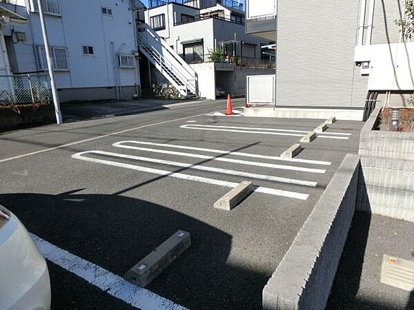 画像8:敷地内駐車場ございます。