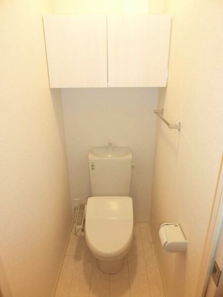 画像12:いつも清潔に保てる温水洗浄便座トイレです