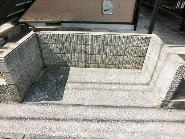 画像19:敷地内に専用ごみ置き場があります