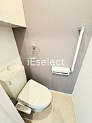 温水洗浄便座付きのトイレです