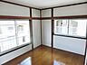 室内：大きな窓があり明るいお部屋です