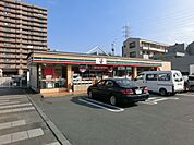 セブンイレブン 195m