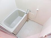 シンプルなバスルームです