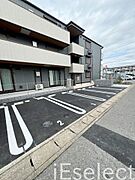 敷地内に駐車場ございます。(要空き確認)