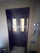 エレベーターございます。