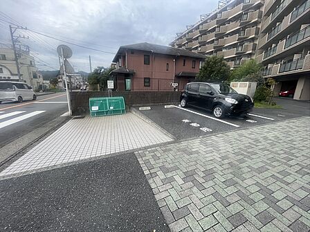 マンション専用ゴミステーション 来客用駐車場完備です。