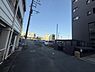 その他：2026年10月撮影。前面道路写真。お気軽にお問い合わせください。