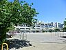 周辺：川崎市立御幸小学校 お子様の学校生活の中心となる小学校が近くにあり、登下校の安心感はもちろん、学びや友情を育む毎日をあたたかく支えてくれます。 600m
