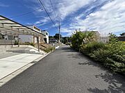間口が広く並列駐車可能！前面道路幅員も約6.0ｍと広く、駐車時も安心です！