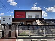 苗代太陽保育園まで　220m　徒歩約3分●2017年開所の新しい保育園です。木の香りが漂い、芝生のある園庭があります。園庭からは線路が見えて、電車好きな園児が喜ぶ保育園です。