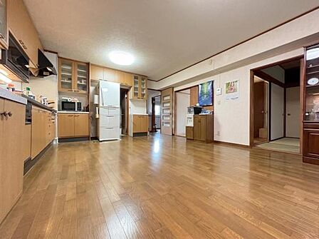 《LDK》隣り合う和室を続き間として使うことも出来ます