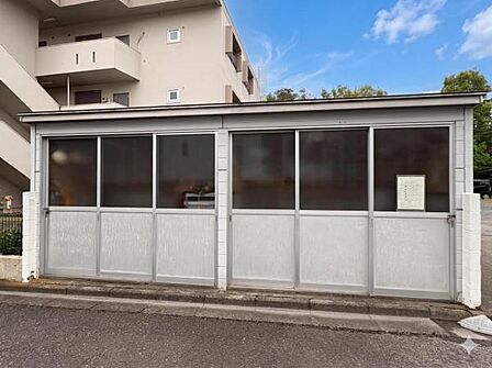 《ゴミ置き場》屋内なのでカラス被害の心配が軽減されます