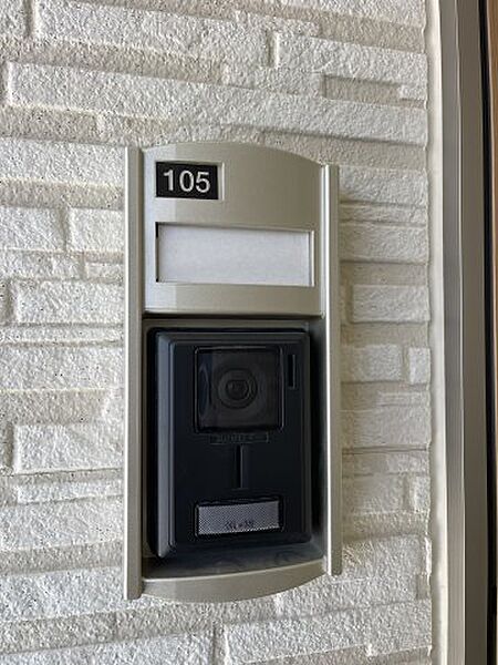 画像29:玄関のカメラ付きインターホン