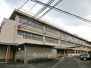 北九州市立日明小学校(920m)