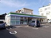 ファミリーマート／小倉井堀三丁目店 (211m)