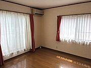 2F西側バルコニー付の洋室