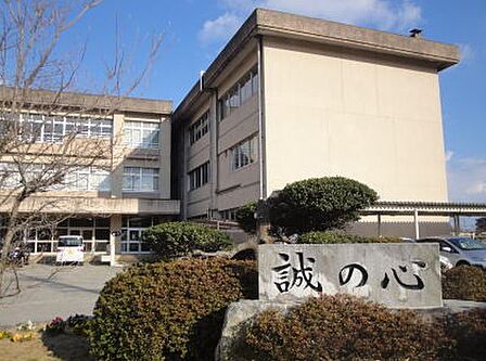 津市立南立誠小学校（846m）