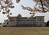 周辺：津市立西橋内中学校（355m）