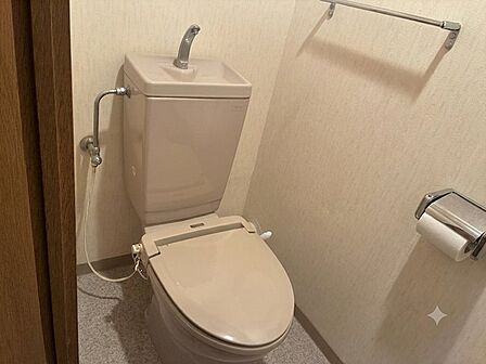 トイレ※AI加工にて生活雑貨類を消しています