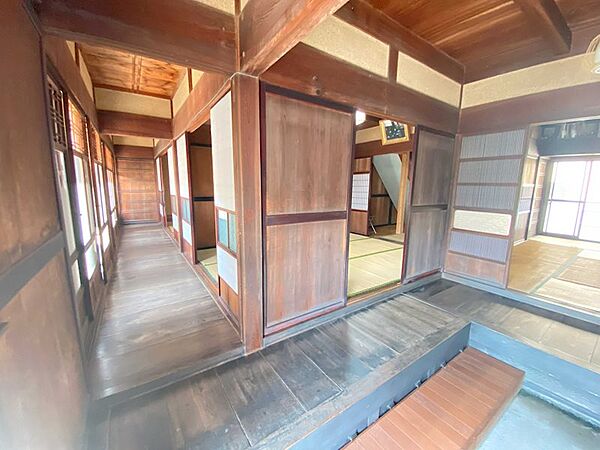 玄関を拡大表示
