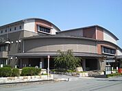 伊勢市立伊勢図書館（538m）