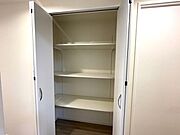 【収納】廊下横にも収納有、季節家電等収納可能！