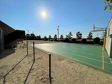 【センターコート】子供たちがのびのびと遊べる空間があり、多目的にご利用いただけます!