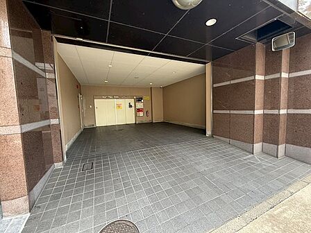 西側の外観写真です。