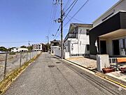 「現地写真」周辺は閑静な住宅地です。
