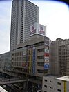 ヤマダ電機LABI上大岡 徒歩9分。ホームセンター 710m