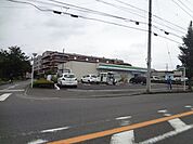 ファミリーマート円行二丁目店 142m