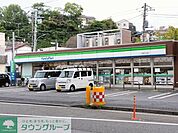 ファミリーマート 大岡五丁目店 徒歩3分。 220m