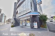 ローソン戸塚駅東口 コンビニ 180m