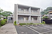 ★コンクリート壁の重厚な建物★