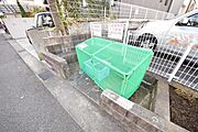 閑静な住宅街にございます。日当たり良好です。