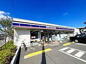 ローソン大船中学校南店 徒歩3分。 230m