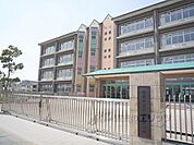 大宝東小学校まで900メートル