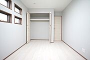 たっぷり収納できるクローゼットは必要な服がすぐ手に取れるので朝の身支度もラクラク！