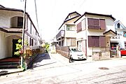 閑静な住宅街の南側隣接地通路で陽当り良物件です