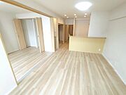 ○リビング：約12.4帖  室内ほぼ改装完了しています！クロス・フローリング貼替済み♪
