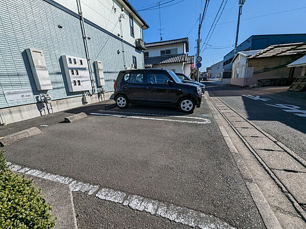 画像16:駐車場